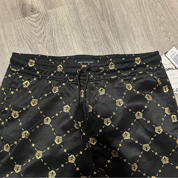 NWT DRILL CLOTHING COMPANY Gold & Black Tiger Print Mens Short Size M - Picture 3 of 9